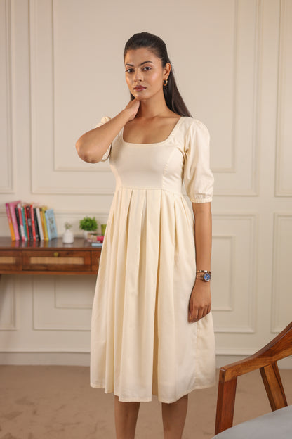 Ivory Drift Dress puff sleeve detail – pleated ivory banana cotton dress – eco-friendly fashion NIOUR India